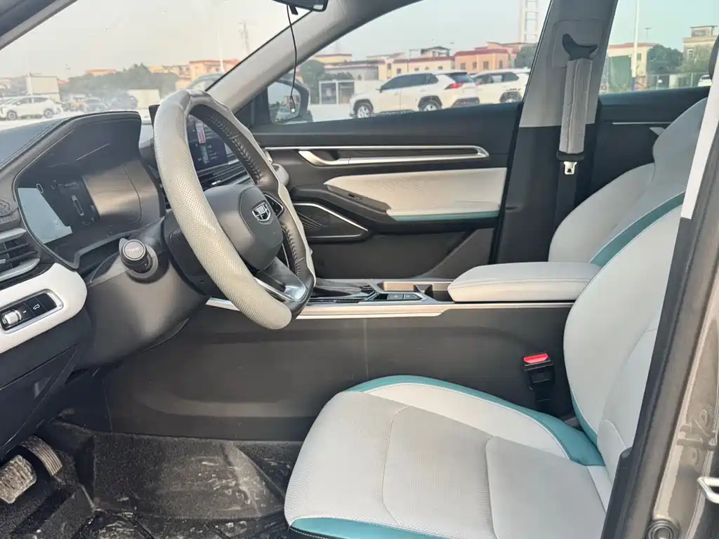 Geely Emgrand 2023