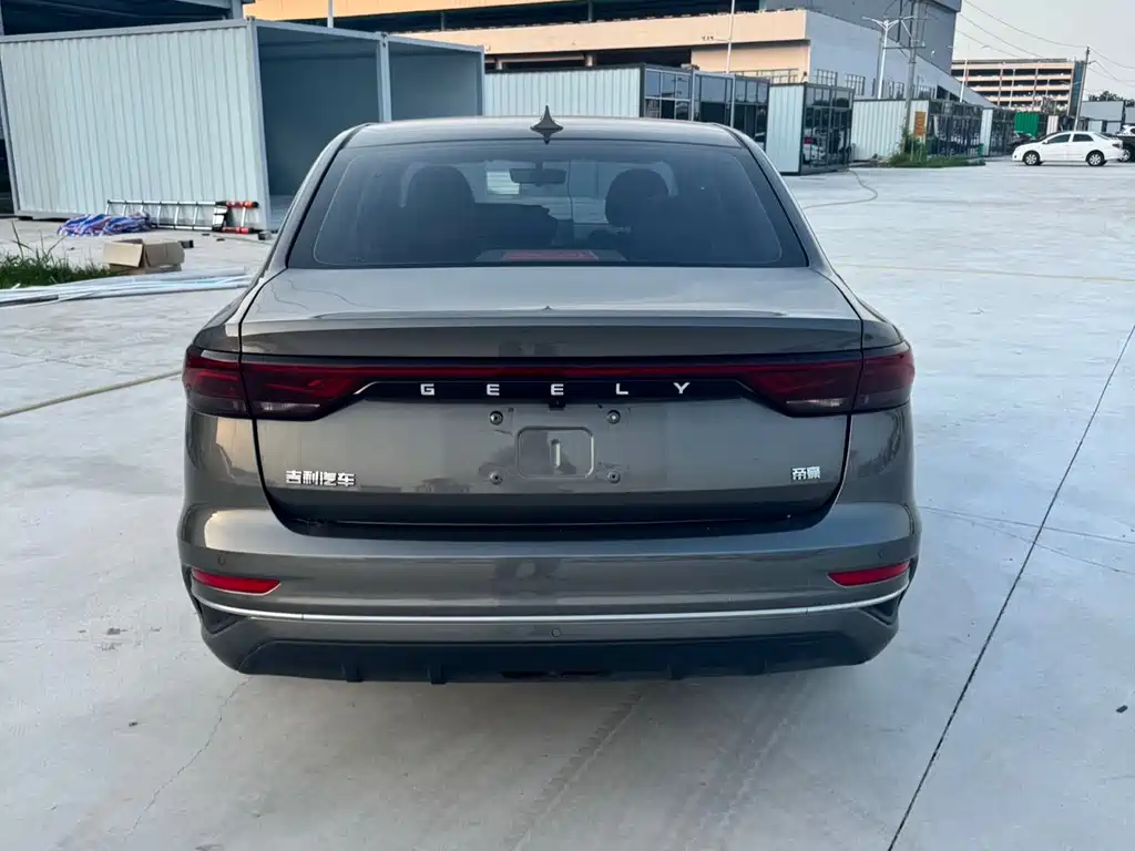 Geely Emgrand 2023