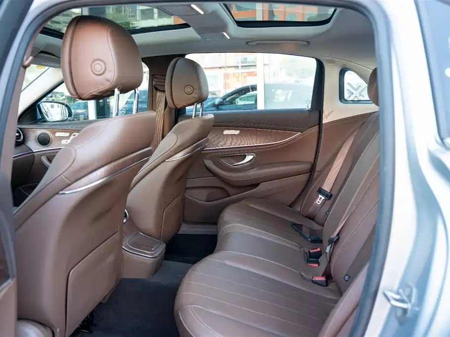 Mercedes-Benz E-Class 2023 — фото 11