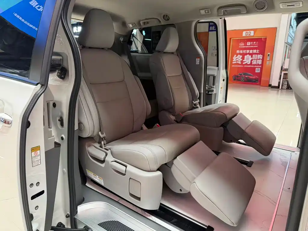 Toyota Sienna 2020 — фото 13
