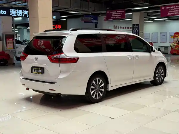 Toyota Sienna 2015