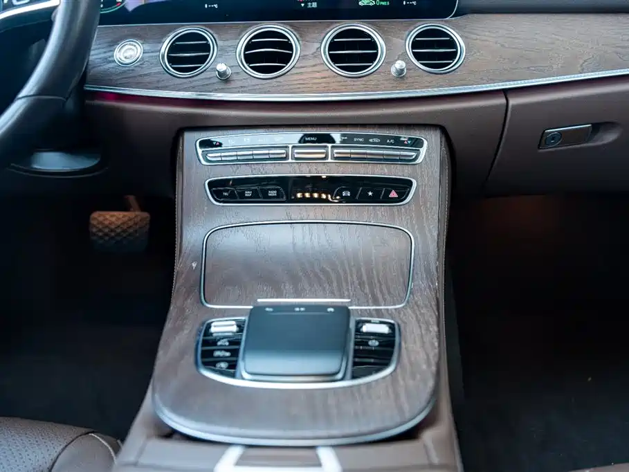 Mercedes-Benz E-Class 2023 — фото 12