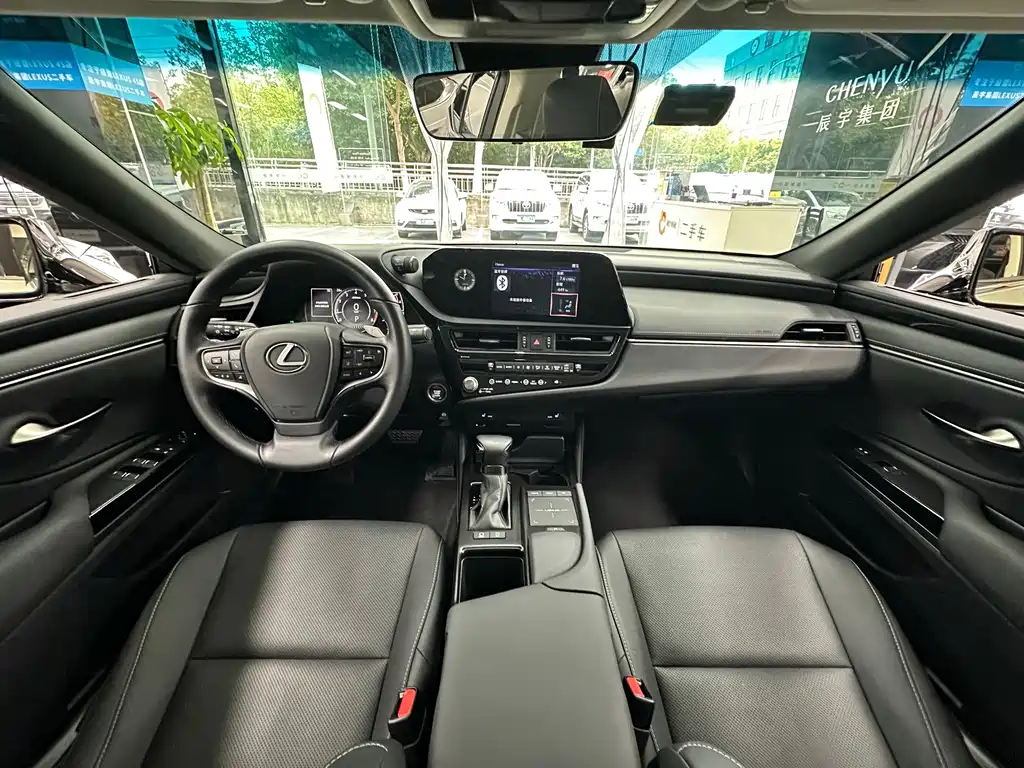 Lexus ES 2021 — фото 12