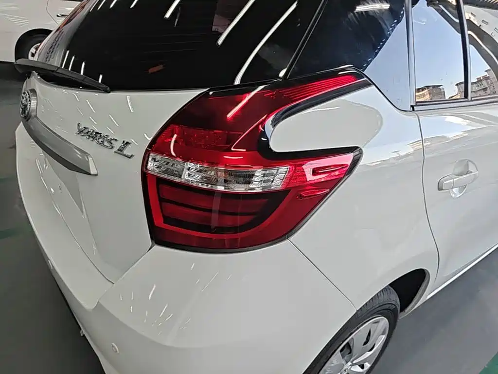 Toyota Yaris L 2020 — фото 8