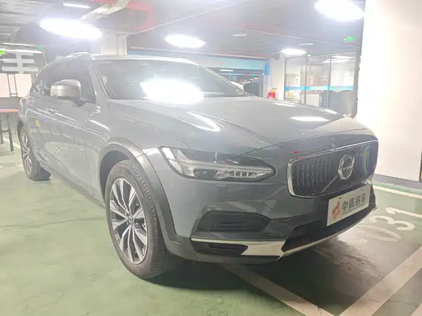 Volvo V90 2022