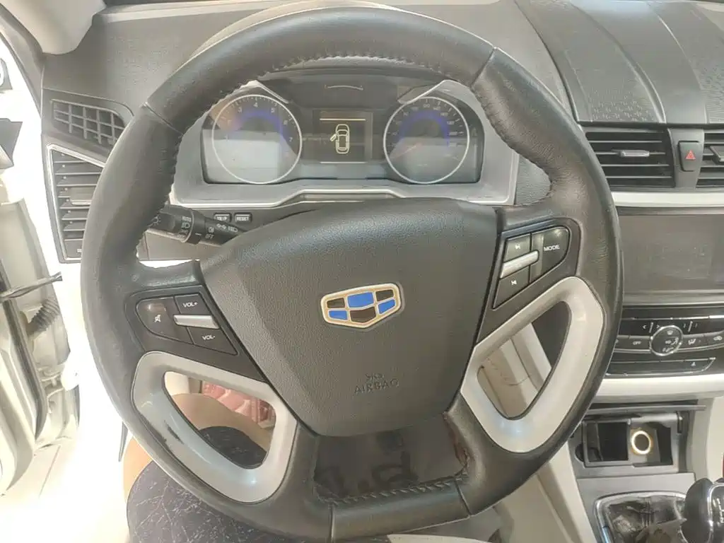 Geely Emgrand 2015 — фото 11