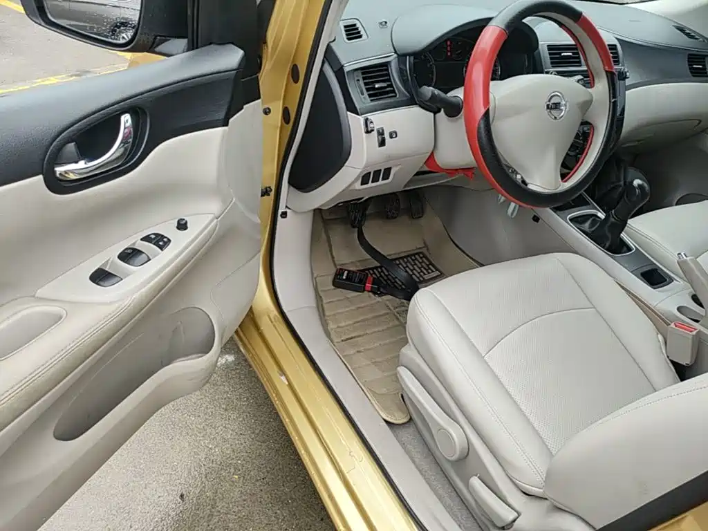Nissan Tiida 2015 — фото 16