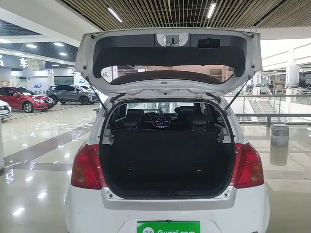 Suzuki Swift 2015 — фото 19