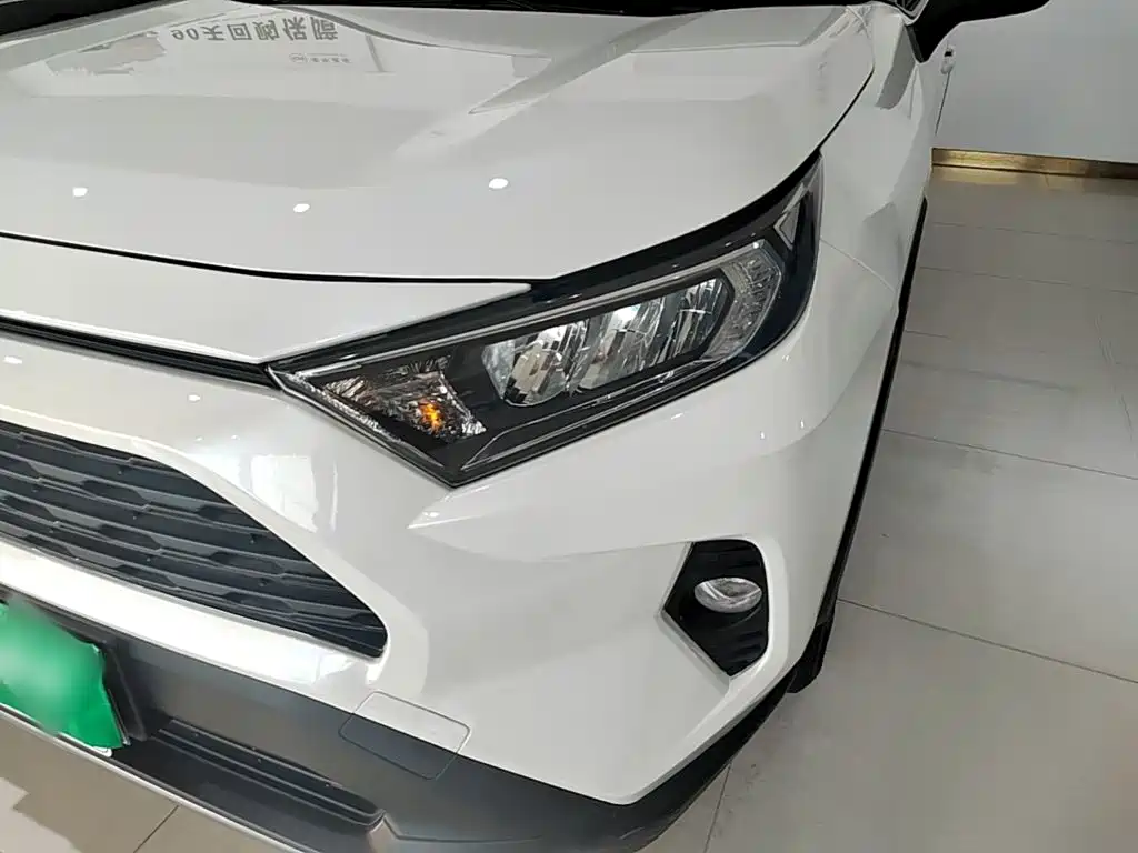 Toyota RAV4 2020 — фото 24