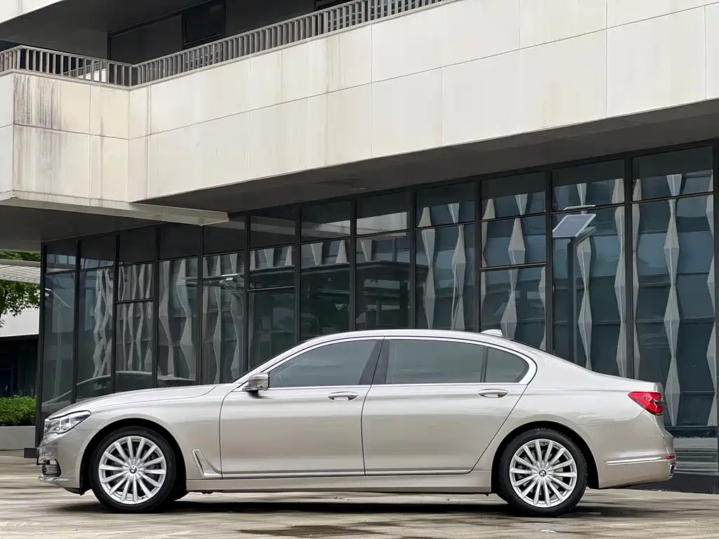 BMW 7 Series 2016 — фото 3