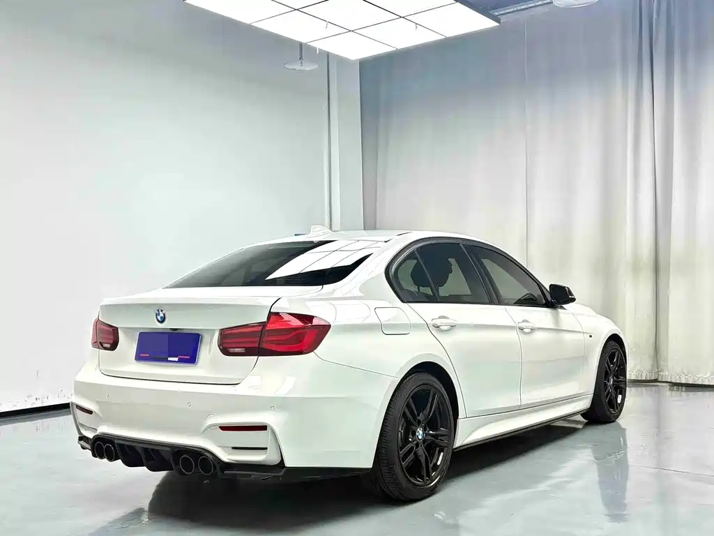 BMW 3 Series 2018 — фото 9
