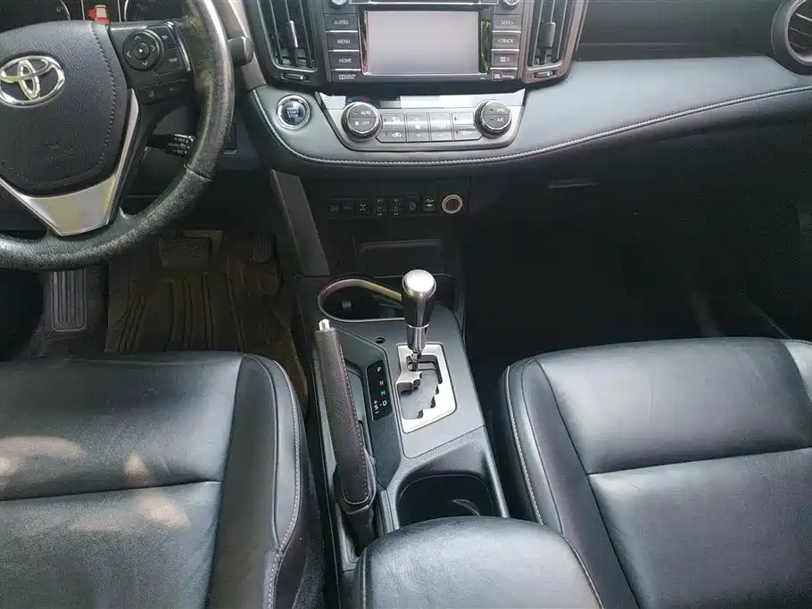 Toyota RAV4 2016 — фото 16