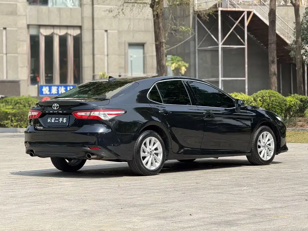 Toyota Camry 2022 — фото 19