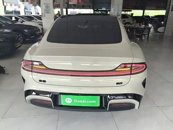 Xiaomi SU7 2025