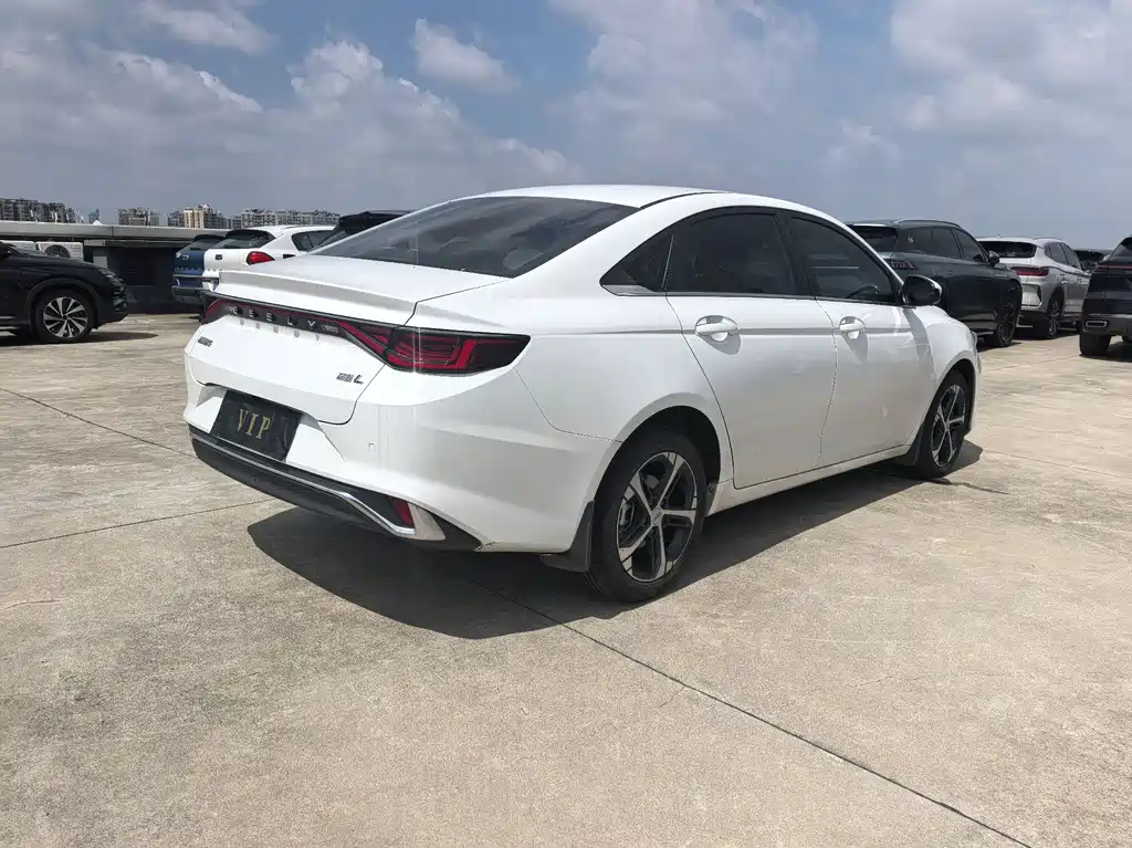 Geely Emgrand L 2022 — фото 13
