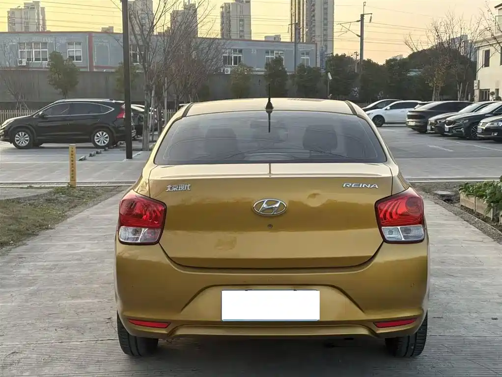 Hyundai Verna 2017 — фото 13