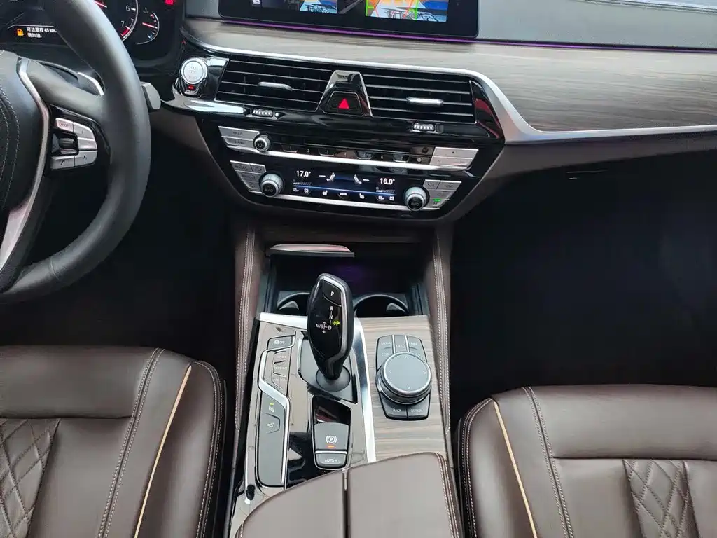 BMW 5 Series 2018 — фото 12