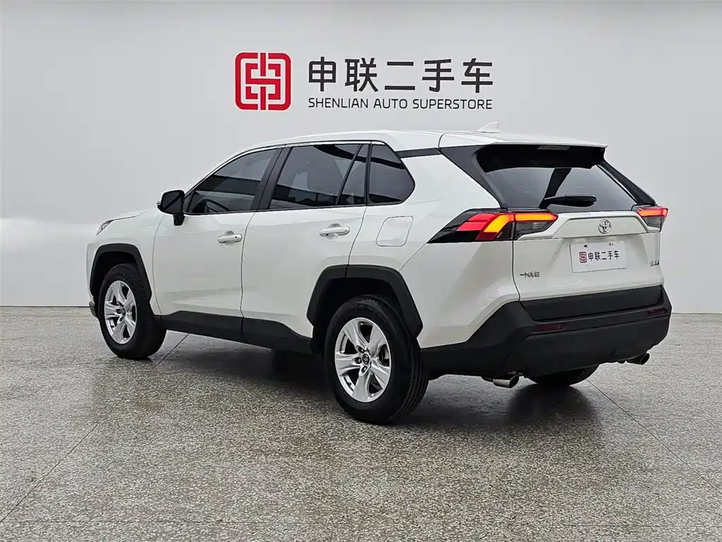 Toyota RAV4 2020 — фото 3