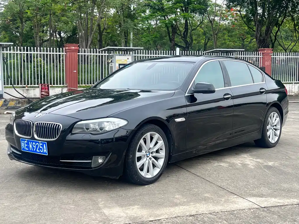 BMW 5 Series 2012 — фото 1
