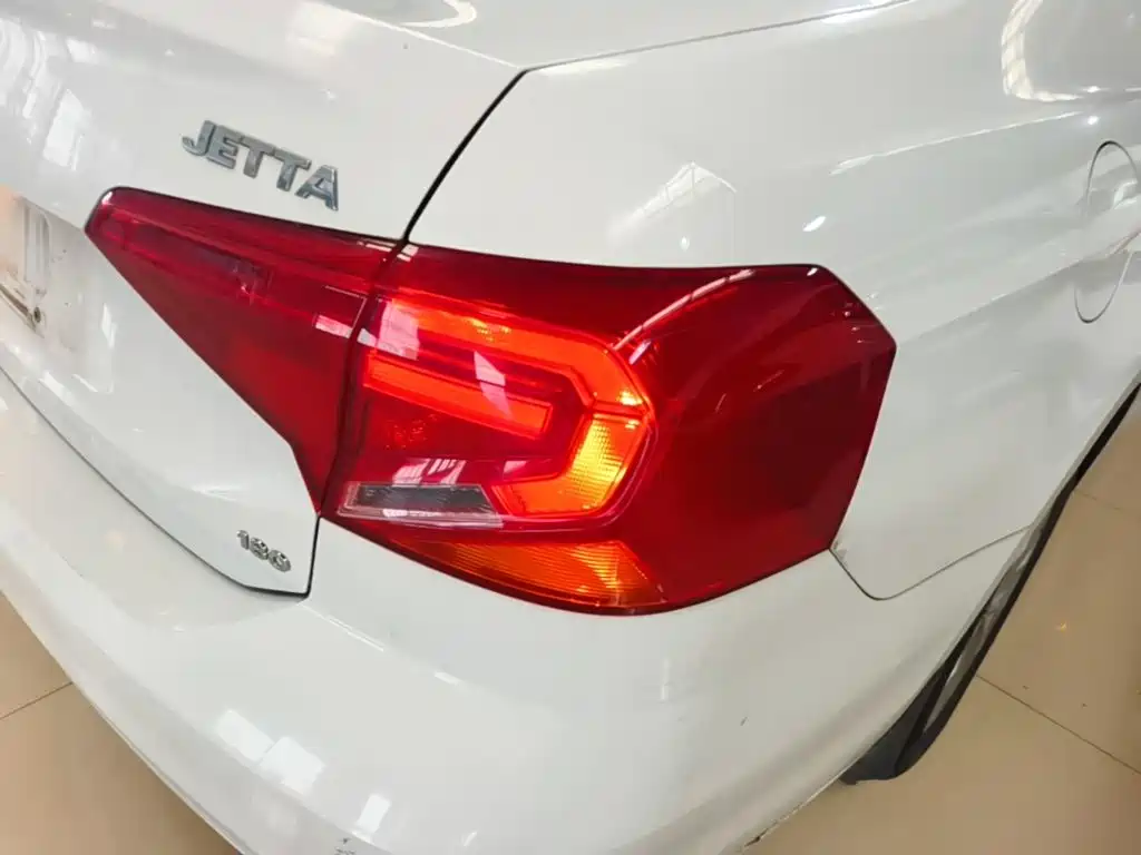 Volkswagen Jetta 2019 — фото 8