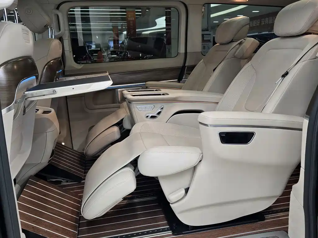 Mercedes-Benz V-Class 2023 — фото 9