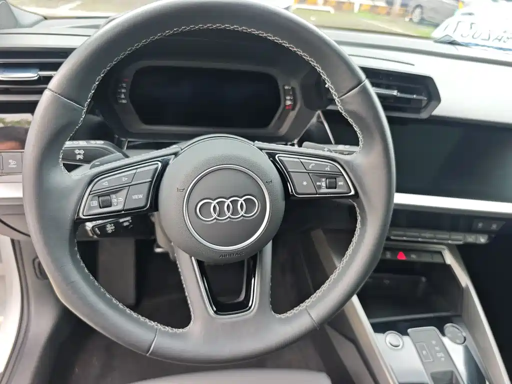 Audi A3 2023 — фото 17