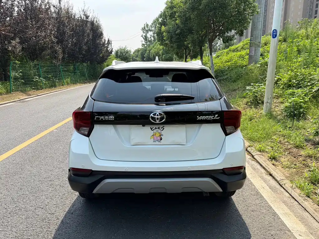 Toyota Yaris L 2021 — фото 13