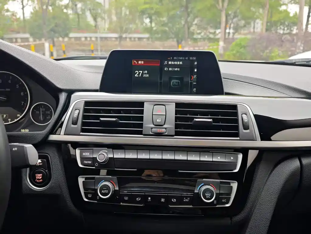 BMW 3 Series 2017 — фото 11