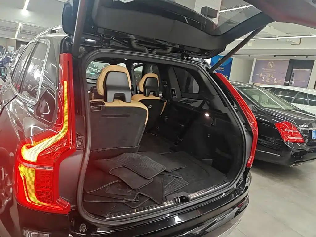 Volvo XC90 2017 — фото 19