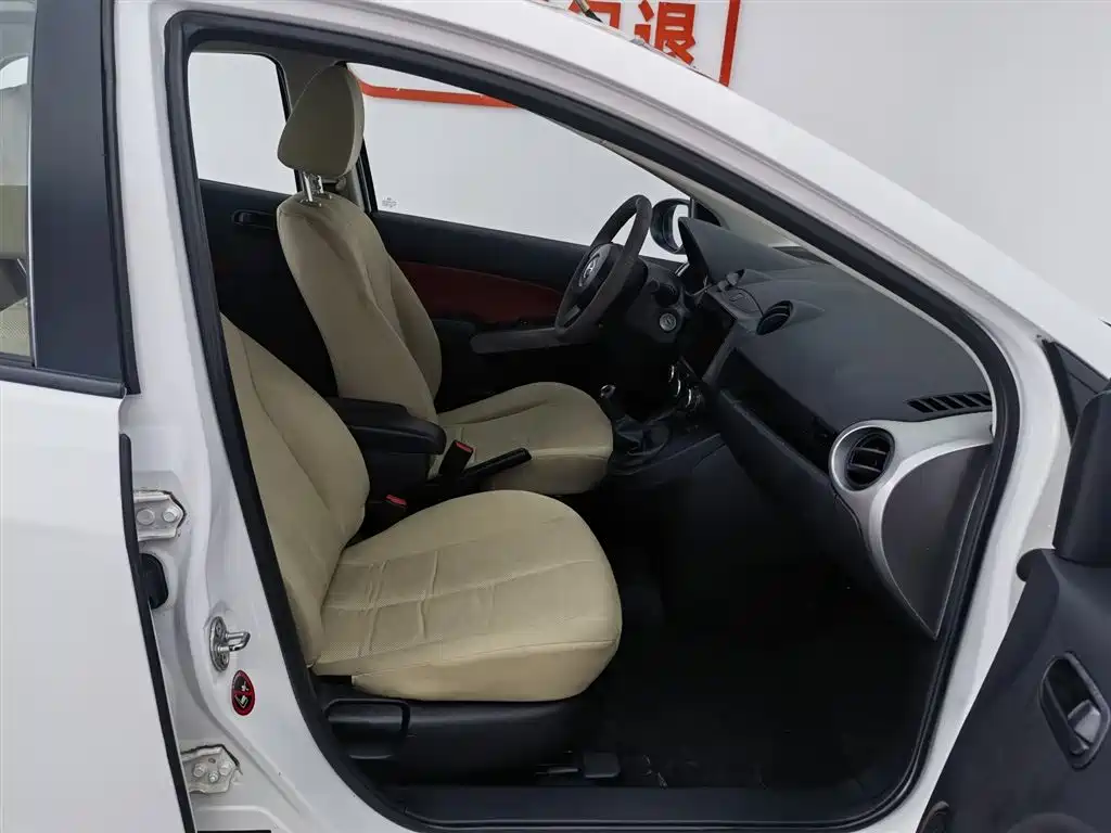 Mazda 2 2015 — фото 23