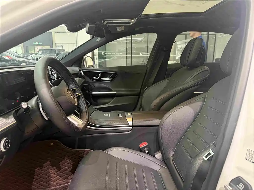 Mercedes-Benz C-Class 2025 — фото 11