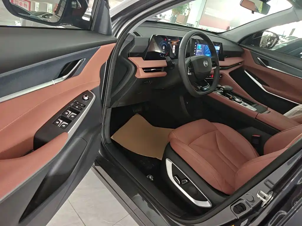 Changan CS75PLUS 2025 — фото 16