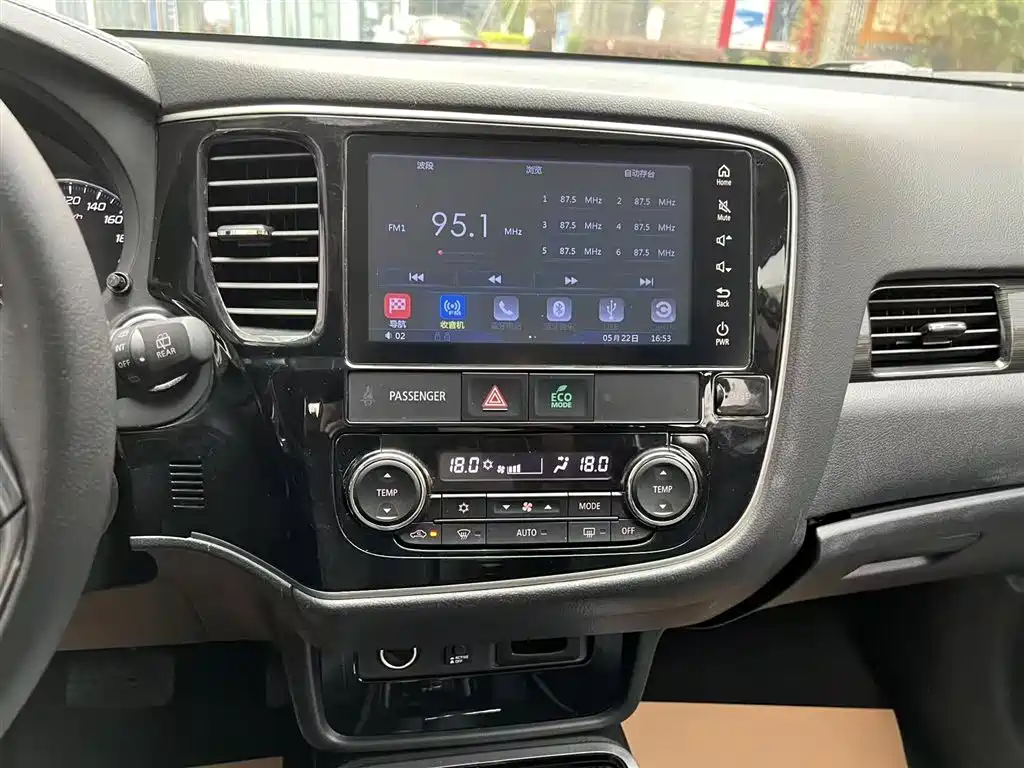 Mitsubishi Outlander 2018 — фото 13