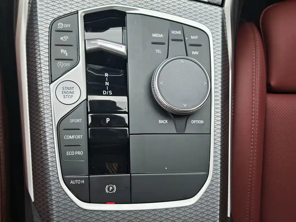 BMW 3 Series 2025 — фото 12