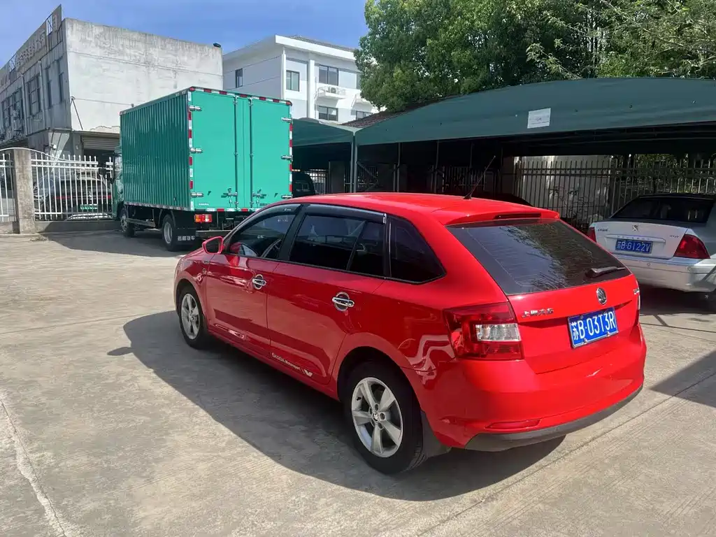 Skoda Rapid Spaceback 2014 — фото 6