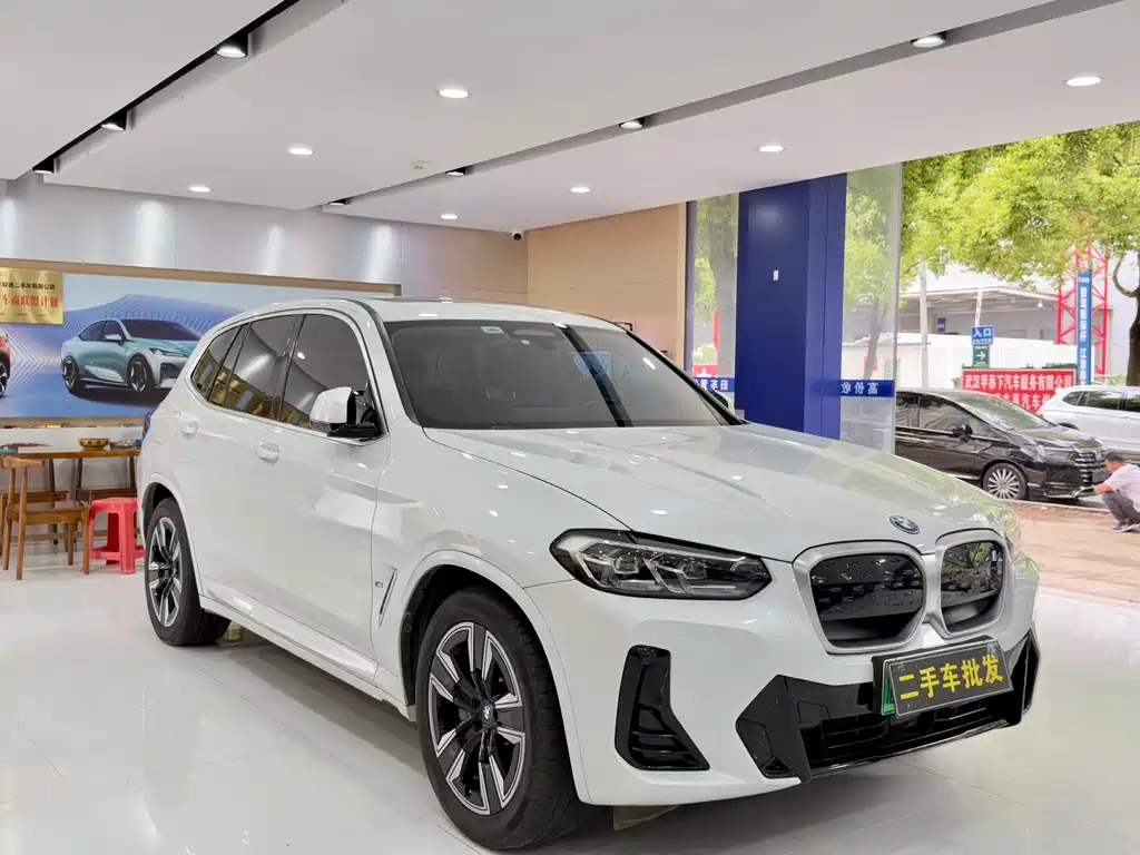 BMW iX3 2023