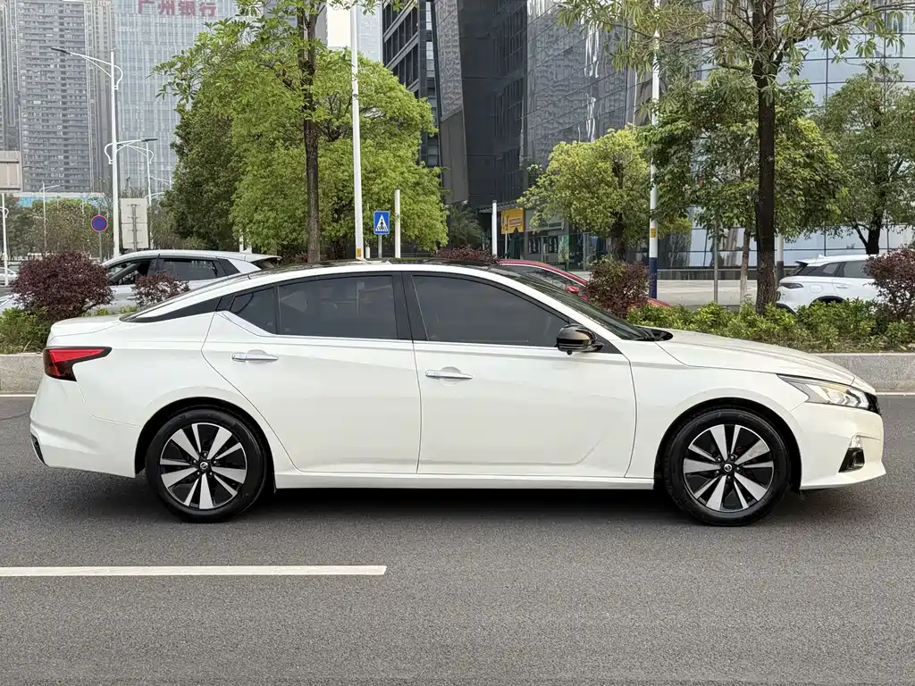 Nissan Teana 2022 — фото 13