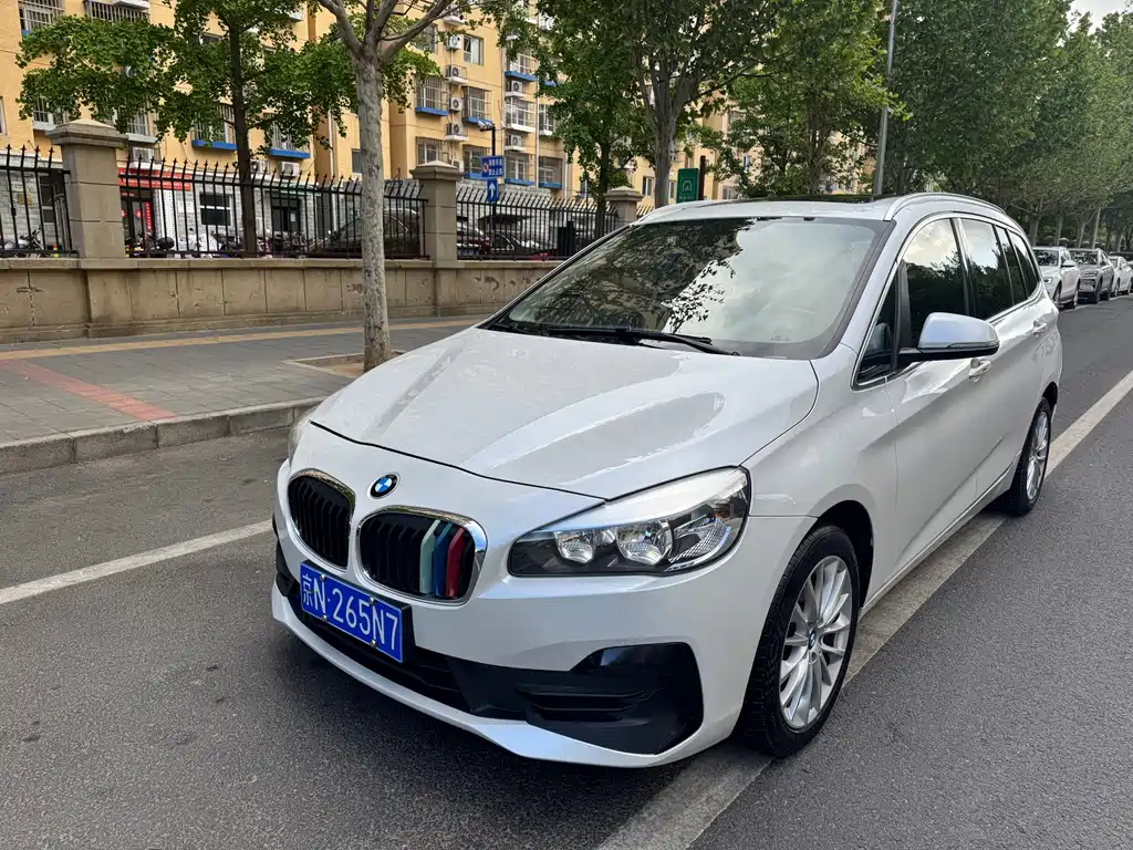 BMW 2 Series Wagon 2019 — фото 1