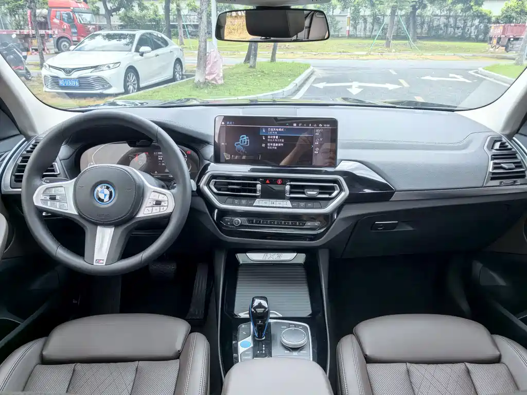 BMW iX3 2023 — фото 12