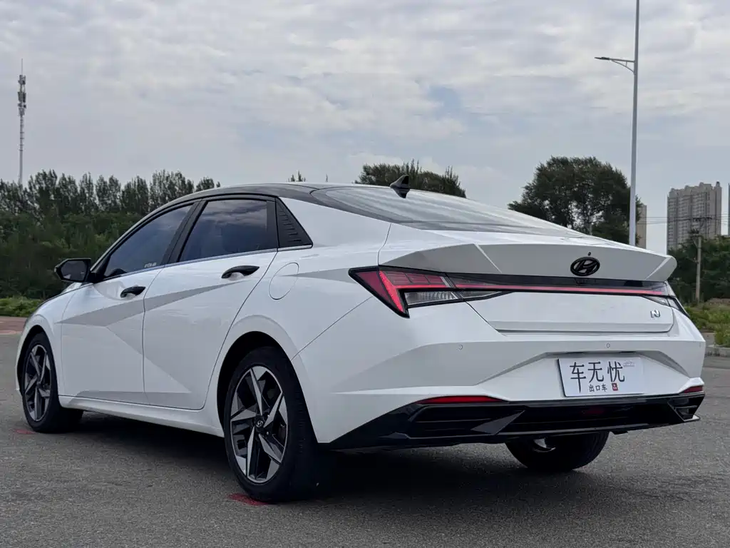 Hyundai Elantra 2023 — фото 9