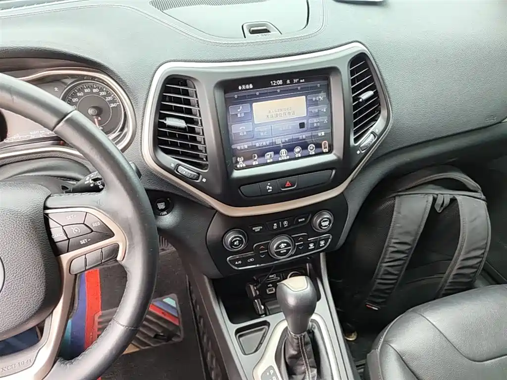 Jeep Cherokee 2018 — фото 13