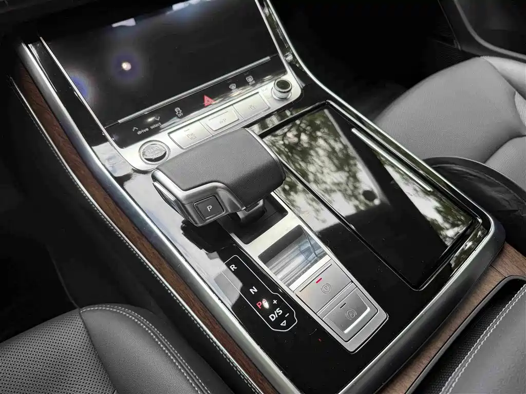 Audi Q7 2025 — фото 12
