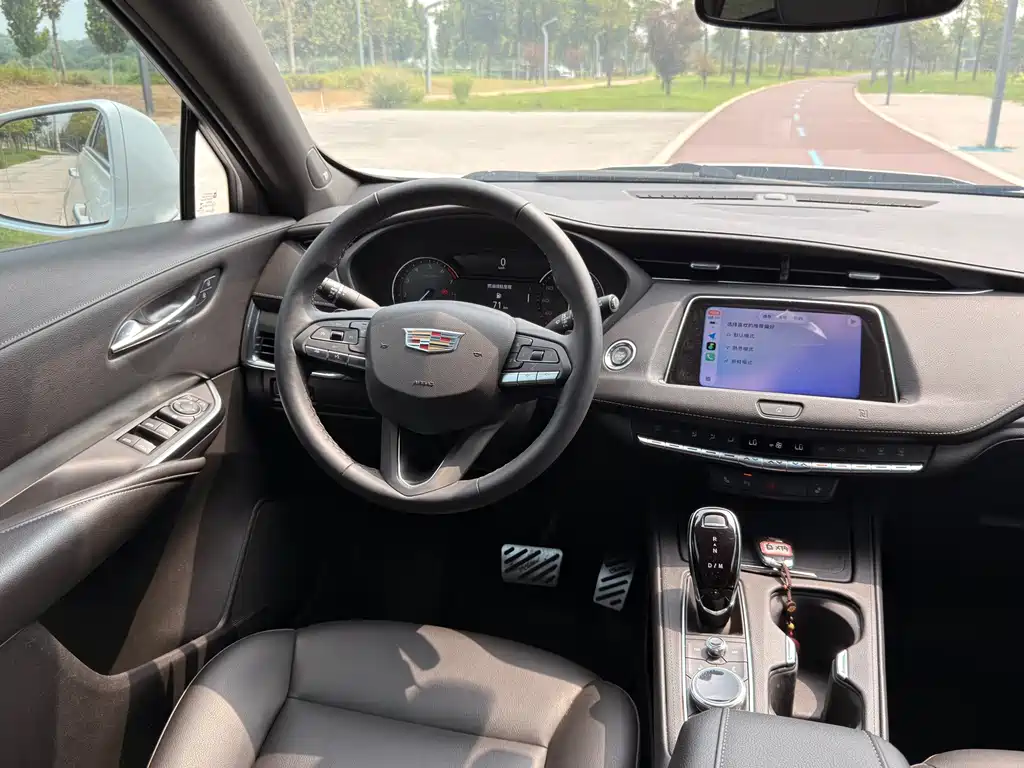 Cadillac XT4 2021 — фото 12