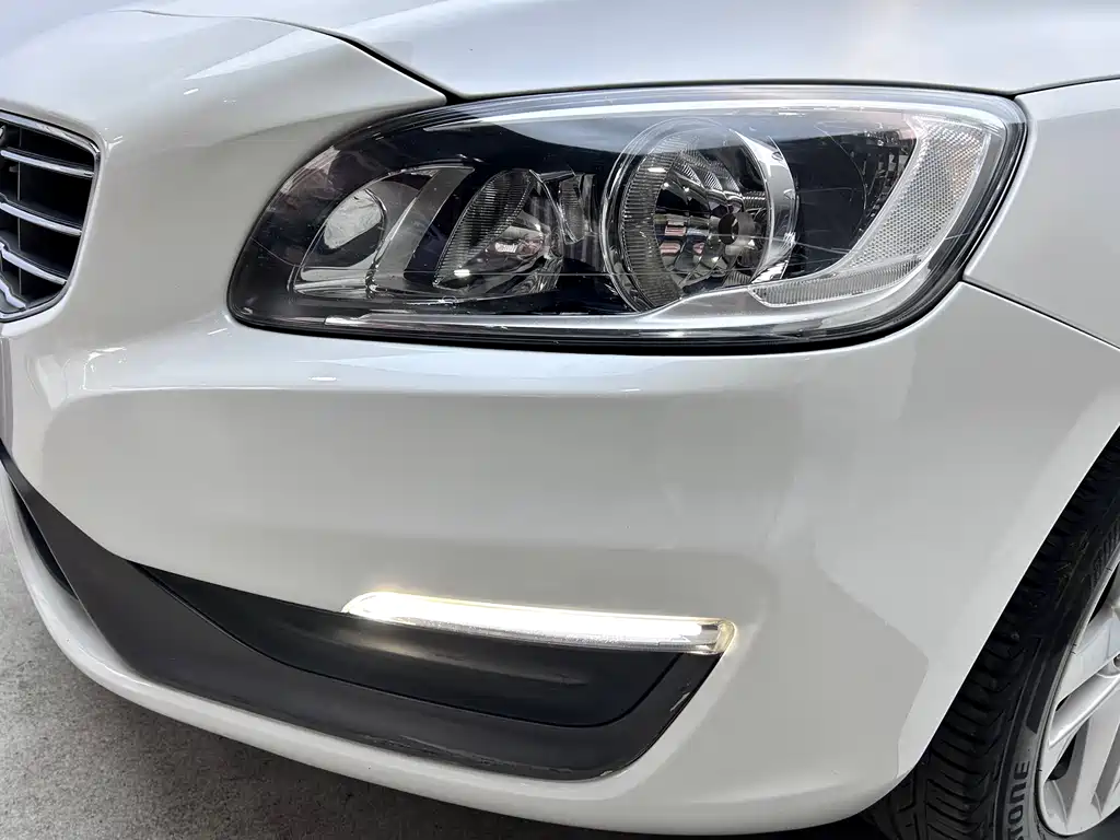 Volvo S60 2016 — фото 28
