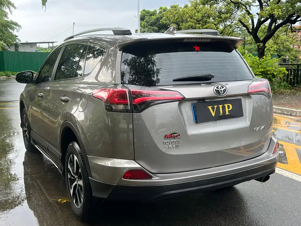 Toyota RAV4 2019 — фото 9
