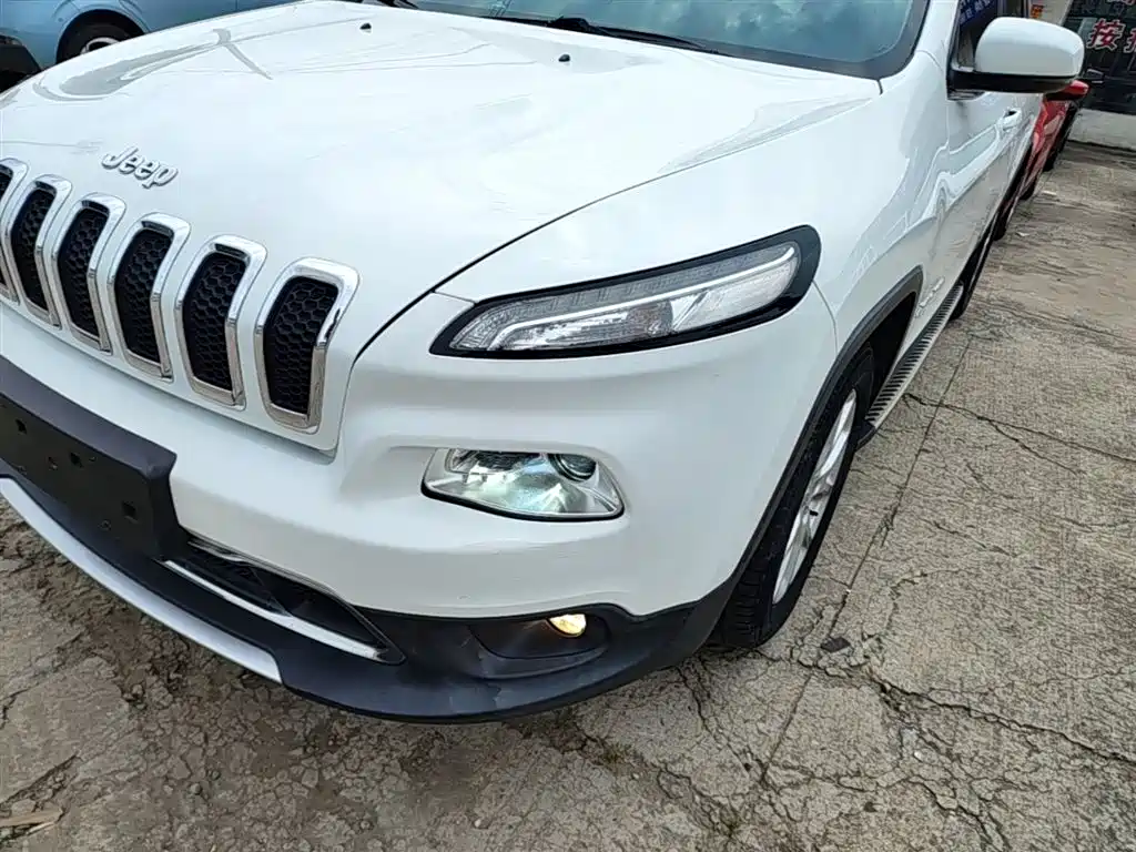 Jeep Cherokee 2018 — фото 24