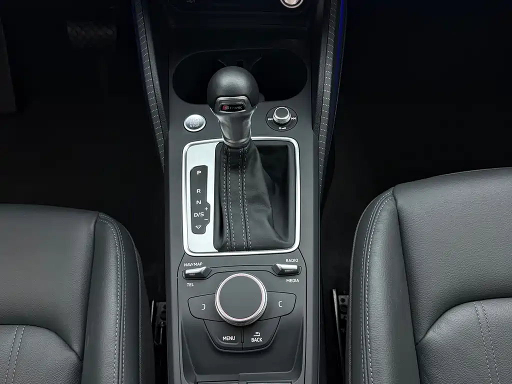 Audi Q2L 2023 — фото 15