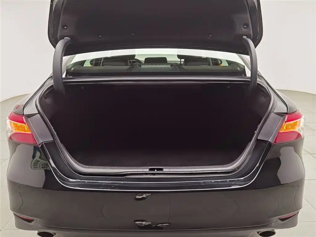 Toyota Camry 2020 — фото 16