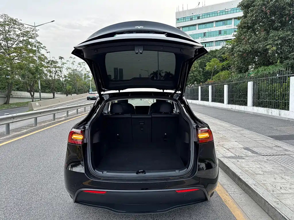 Tesla Model Y 2021 — фото 10