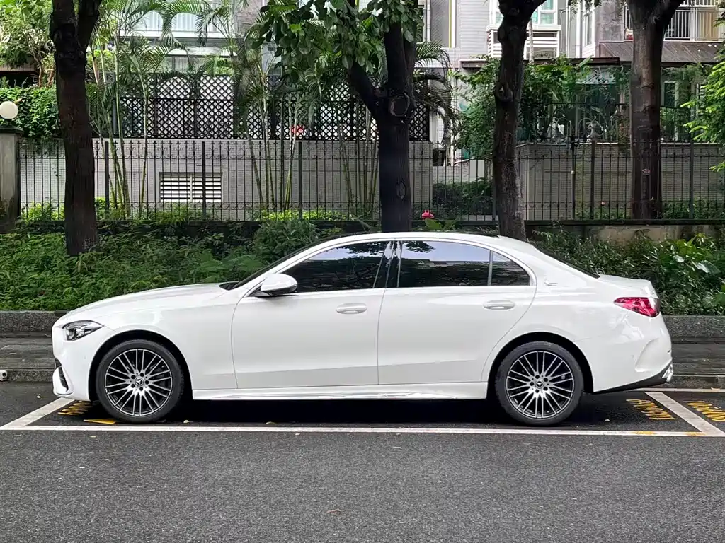 Mercedes-Benz C-Class 2023 — фото 16